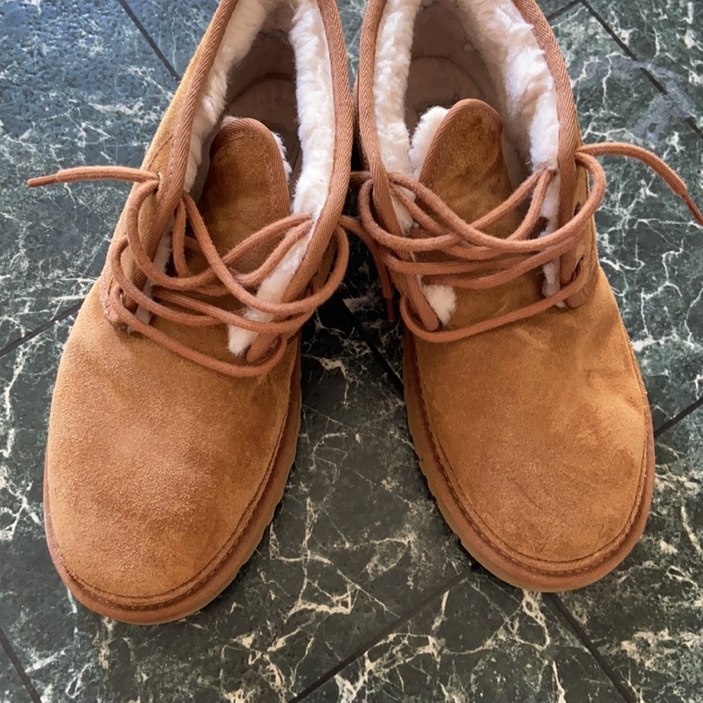 Uggs - Picture 4 of 4